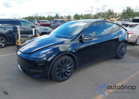 2022 Tesla Model Y Performance Dual Motor All-Wheel Drive z USA, uszkodzony, nr VIN 7SAYGDEF1NF511750